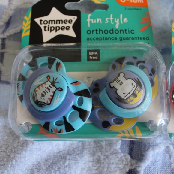 New 2 set pacifiers - Picture 4 of 6